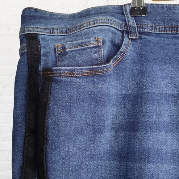 Love & Legend blue jeans with raw hem and double black stripe on leg - Picture 6 of 11